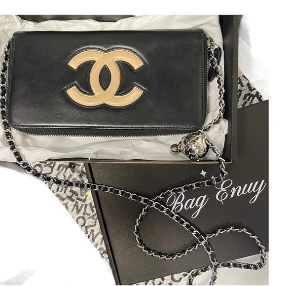 CHANEL CC Logo Zip Wallet on Adjustable Chain - Picture 4 of 11